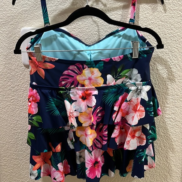 Island Escape Tiered Floral Print Convertible Tankini Top - Picture 4 of 4